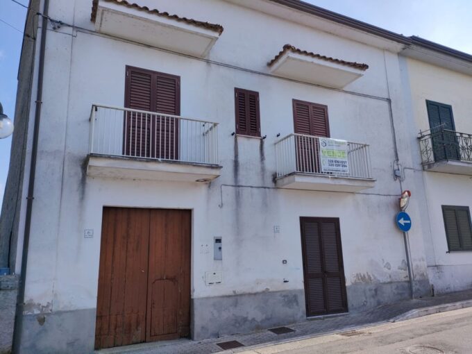 Casa indipendente ad Amorosi